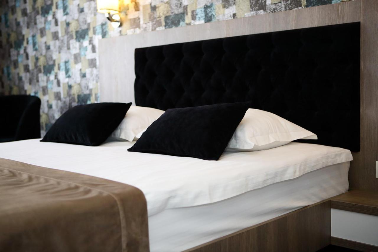 Meliss Events Otel Craiova Dış mekan fotoğraf