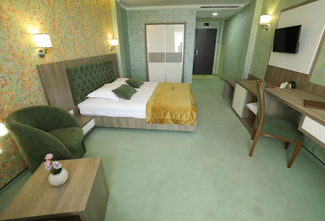 Meliss Events Otel Craiova Dış mekan fotoğraf