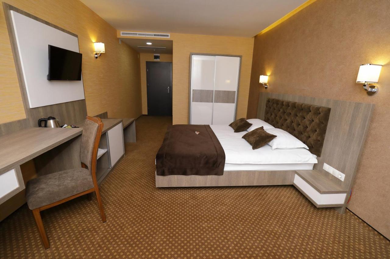 Meliss Events Otel Craiova Dış mekan fotoğraf
